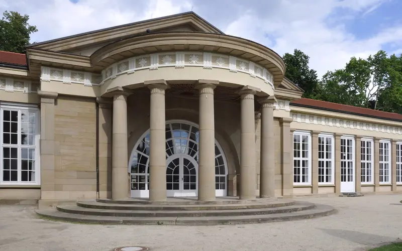 Großer Kursaal in Stuttgart-Bad Cannstatt - klassizistischer Bau im Kurpark