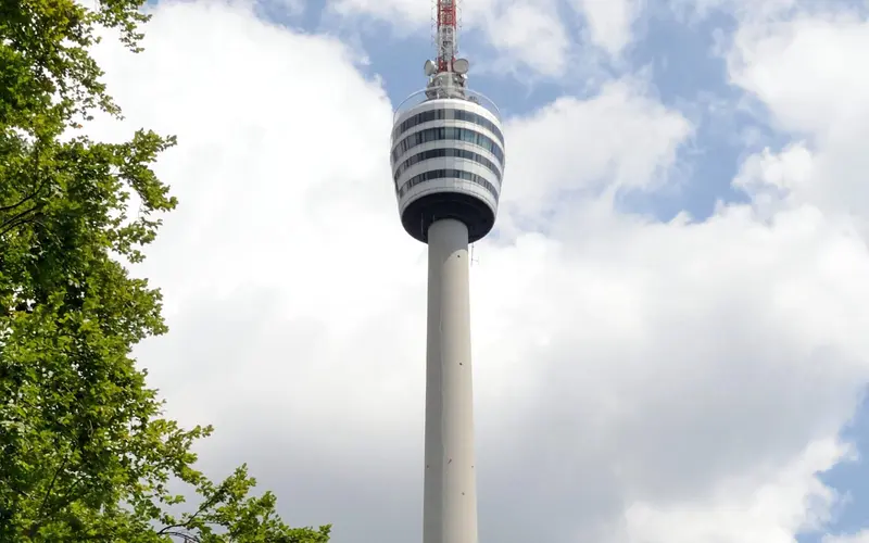 Fernsehturm Stuttgart in Degerloch - der erste Fernsehturm der Welt aus Stahlbeton