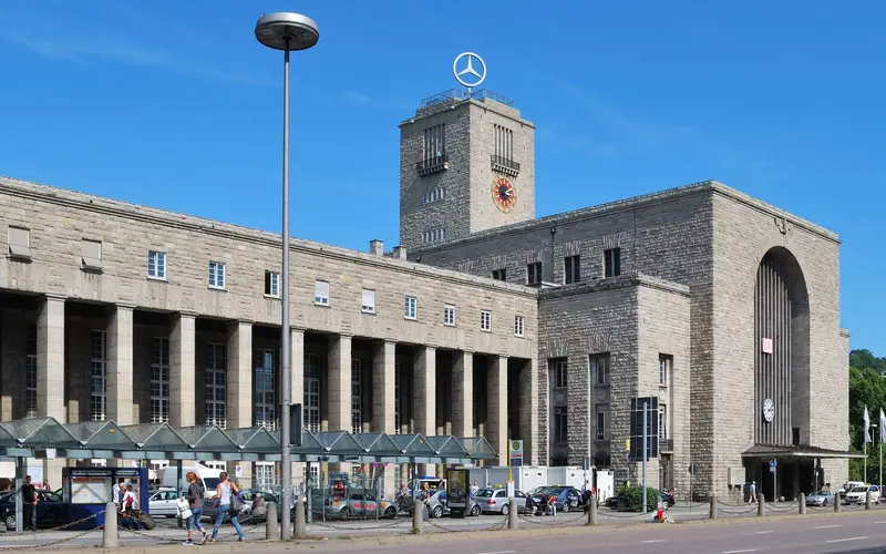 The Bonatzbau of Stuttgart main station - the shell limestone facade by Paul Bonatz